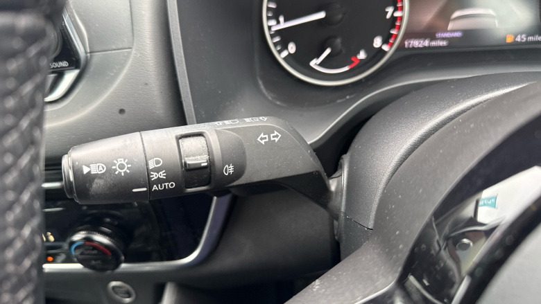 Nissan Qashqai 1.3 DiG-T MH Acenta Premium 5dr Petrol Hatchback